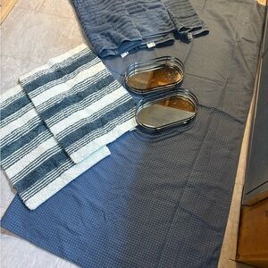 Bathroom accessories lot